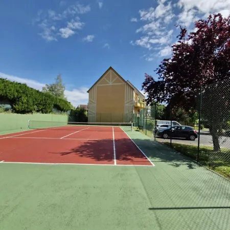 Pretty Flat With Swimming Pool In * Touques