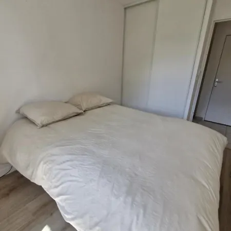 Pretty Flat With Swimming Pool In Apartment